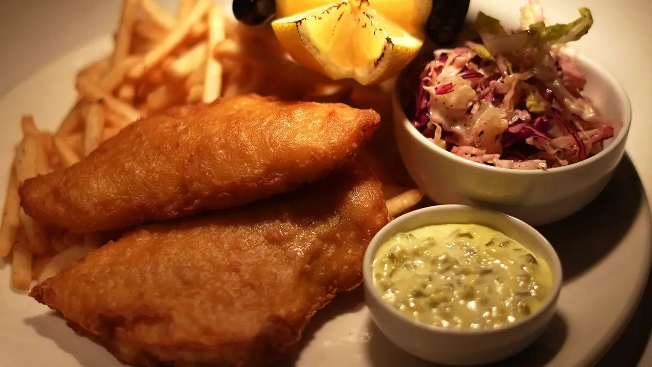 Fish and chips in Old Montreal - Le Polisson, Montréal, QC