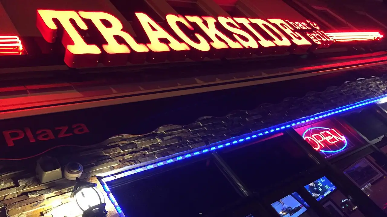 Trackside Bar & Grill，NYStaten Island