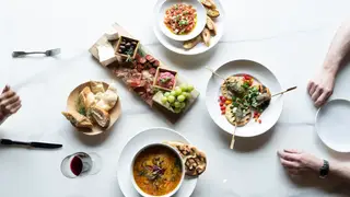 Una foto del restaurante Aura Modern Mediterranean