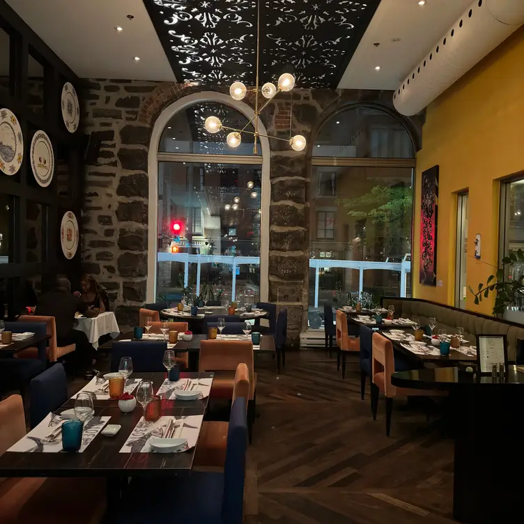 Helena, Montreal, QC