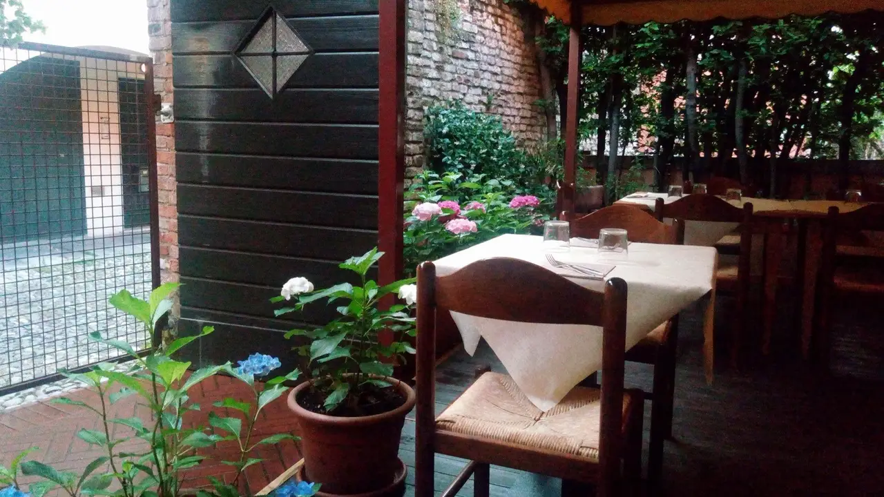 Daltrocanto Ristorante Bio Equo Km0, Padua, VE