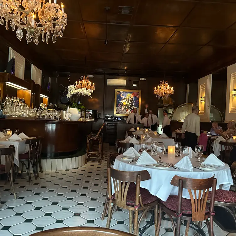 Mistral - Sherman Oaks, Sherman Oaks, CA