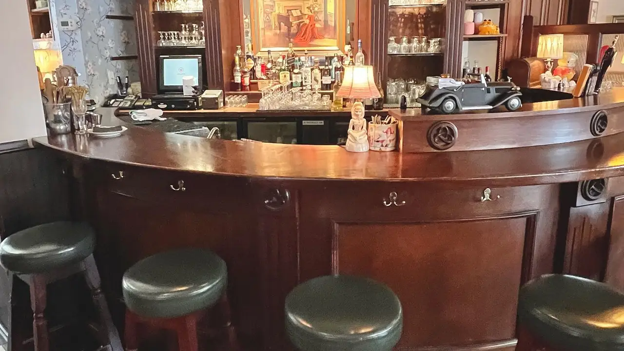 Nan's Parlour, Ottawa, ON