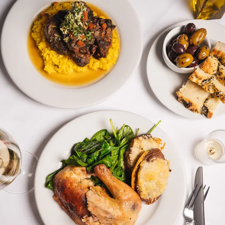 A Tavola, Chicago, IL