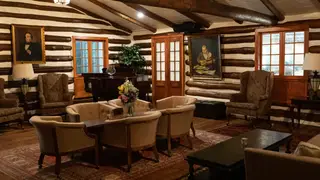 Una foto del restaurante The Log Cabin