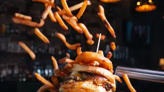 Una foto del restaurante La Belle & La Boeuf - Burger Bar (Quartier DIX30)