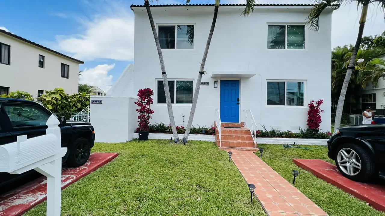 blue door - Miami on Gables, Miami, FL