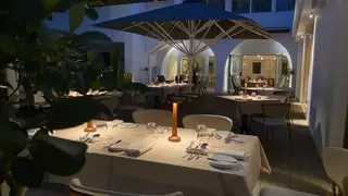 Una foto del restaurante ROUS RESTAURANT