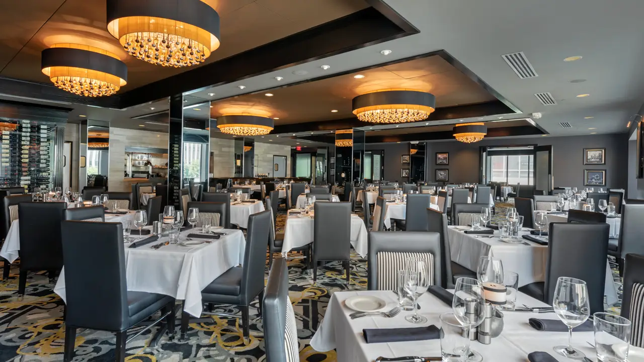 Morton's Cincinnati Dining Room - Morton's The Steakhouse - Carew Tower, Cincinnati, OH