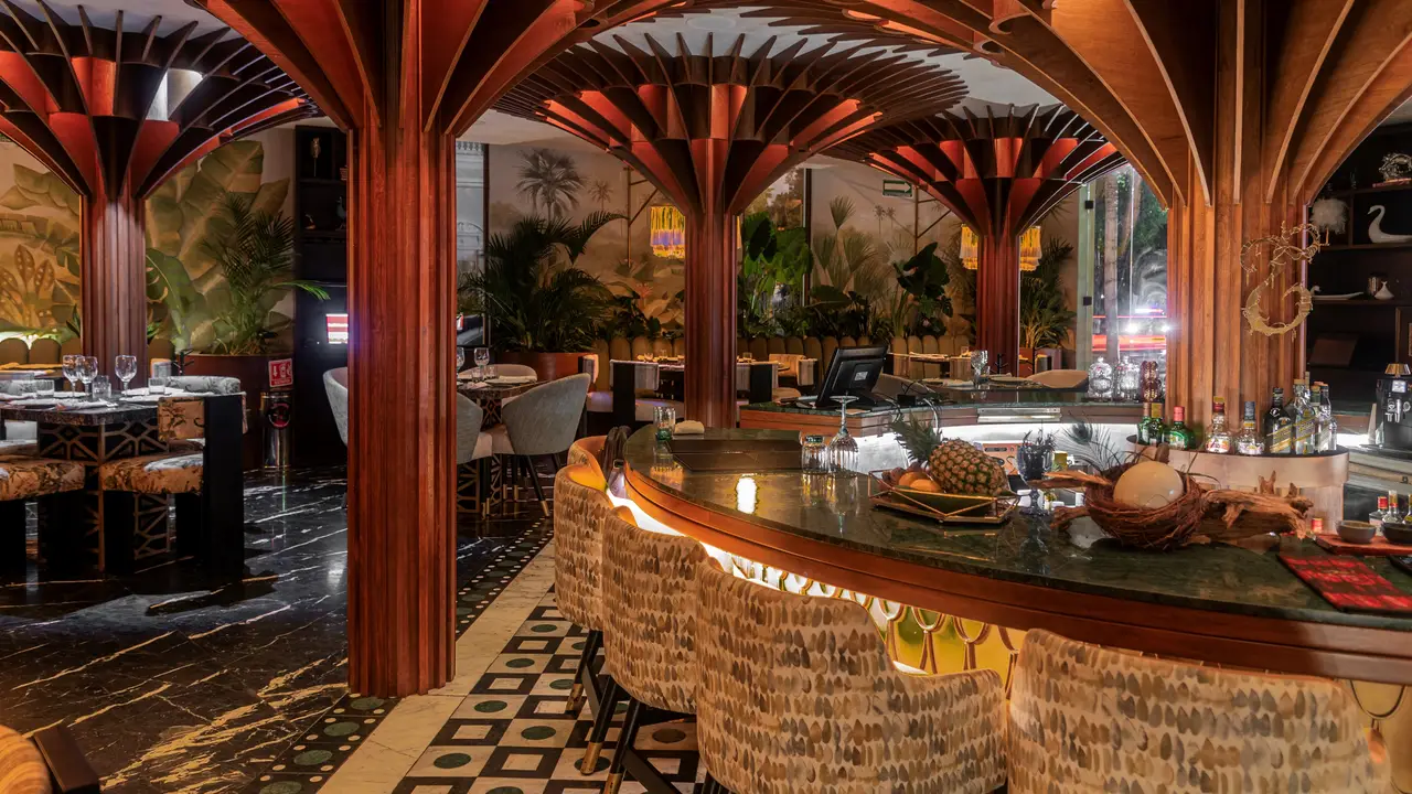 Entrada al restaurante desde Paseo de Montejo - Emplumado, Mérida, YUC