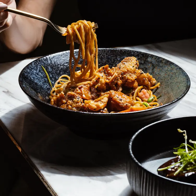 Honey Garlic Chicharrón Lo Mein - raya, San Juan, PR