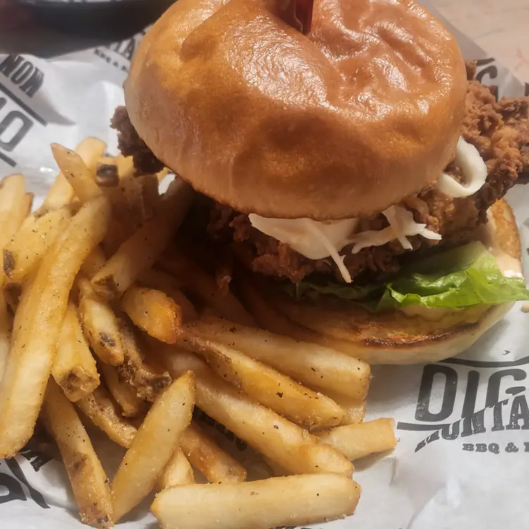 Montana's BBQ & Bar - Whitby, Whitby, ON
