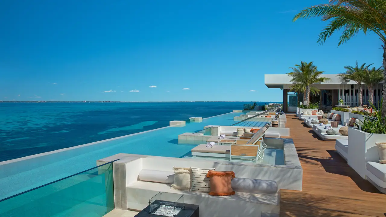 Elegant and chic rooftop restaurant - Unik ROO Isla Mujeres