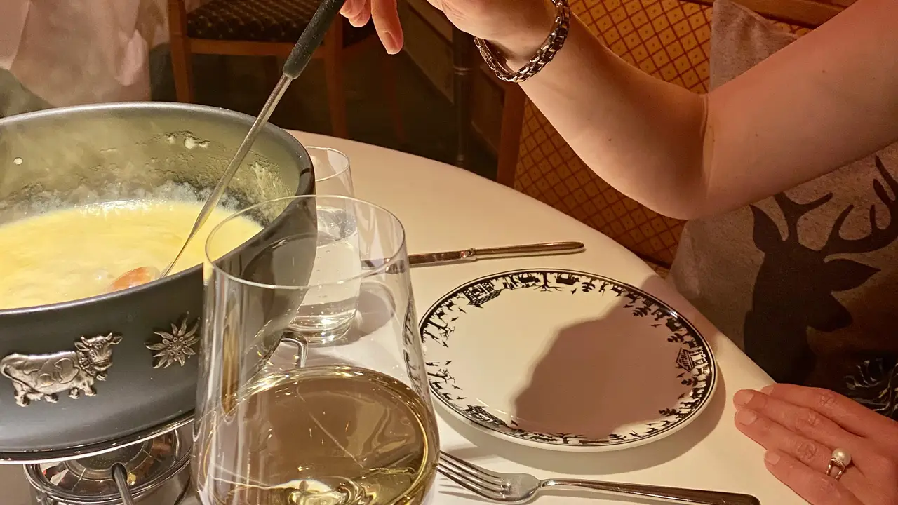 Fondue Experience - Fondustuben Graubunden Davos