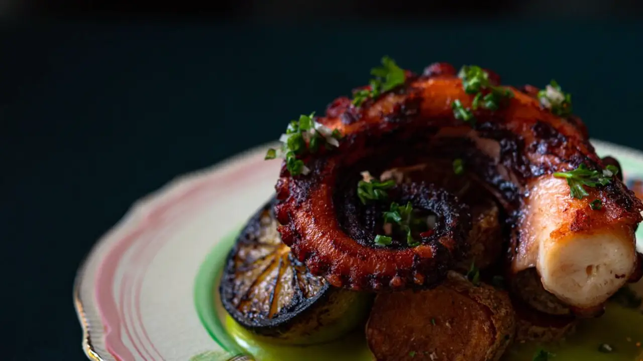 Pieuvre grillée sur charbon de bois - Le Roseline, Montréal, QC