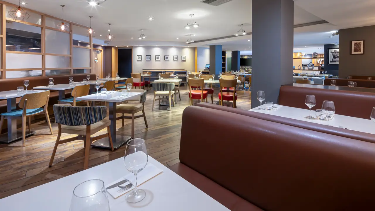 Open Lobby @ Holiday Inn Reading South Berkshire Reading
