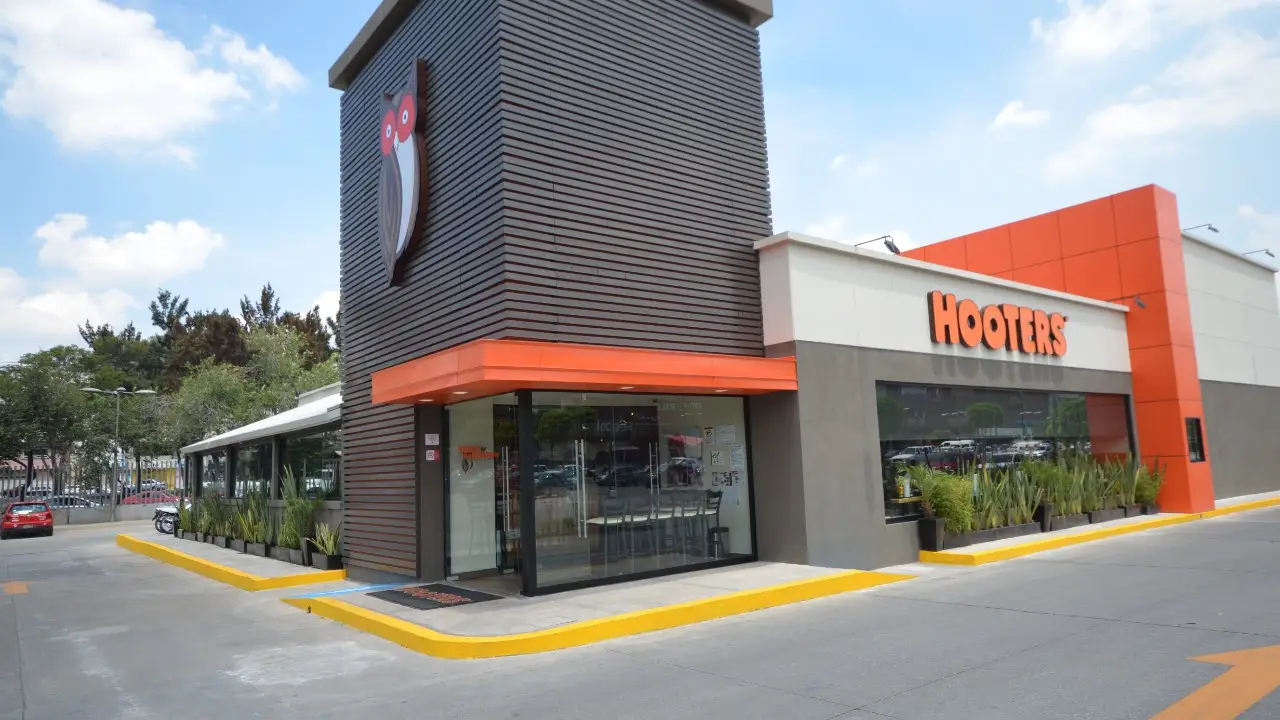 Hooters - Plaza Central, Ciudad de México, CDMX