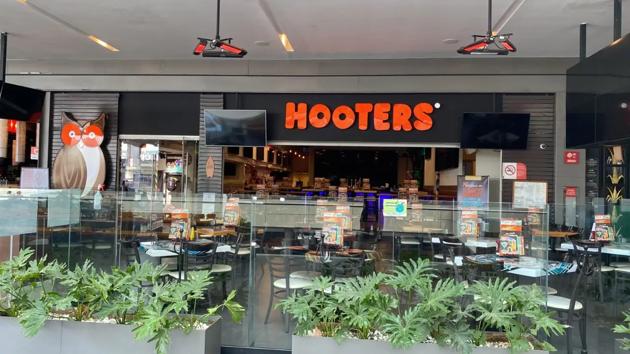 Hooters - Oasis, Ciudad de México, CDMX