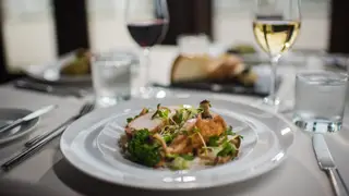 Una foto del restaurante Sweetwater Restaurant- Cobble Beach Resort