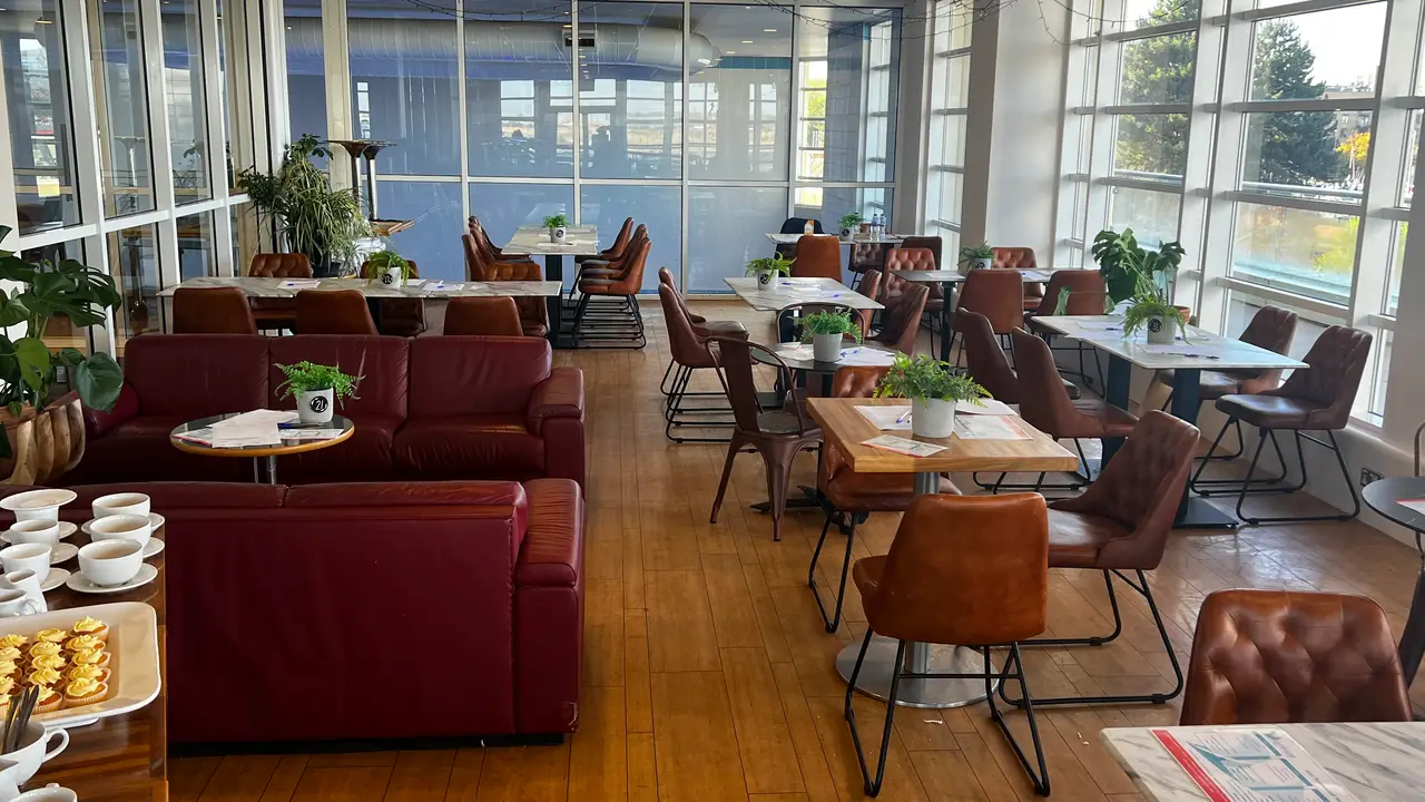 restaurant &amp; bar nestled in a quiet marina  - Waterfront Bar & Restaurant, Gillingham, Medway