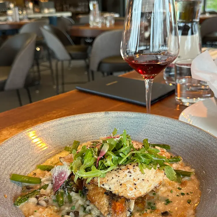 Earls Kitchen + Bar - London, London, ON