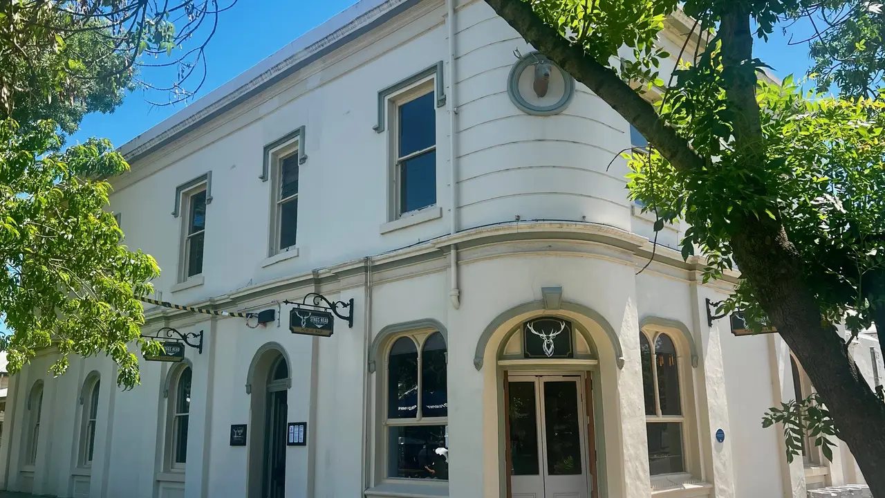 Great pub food with a contemporary twist - Stags Head Hotel AU-VIC Williamstown