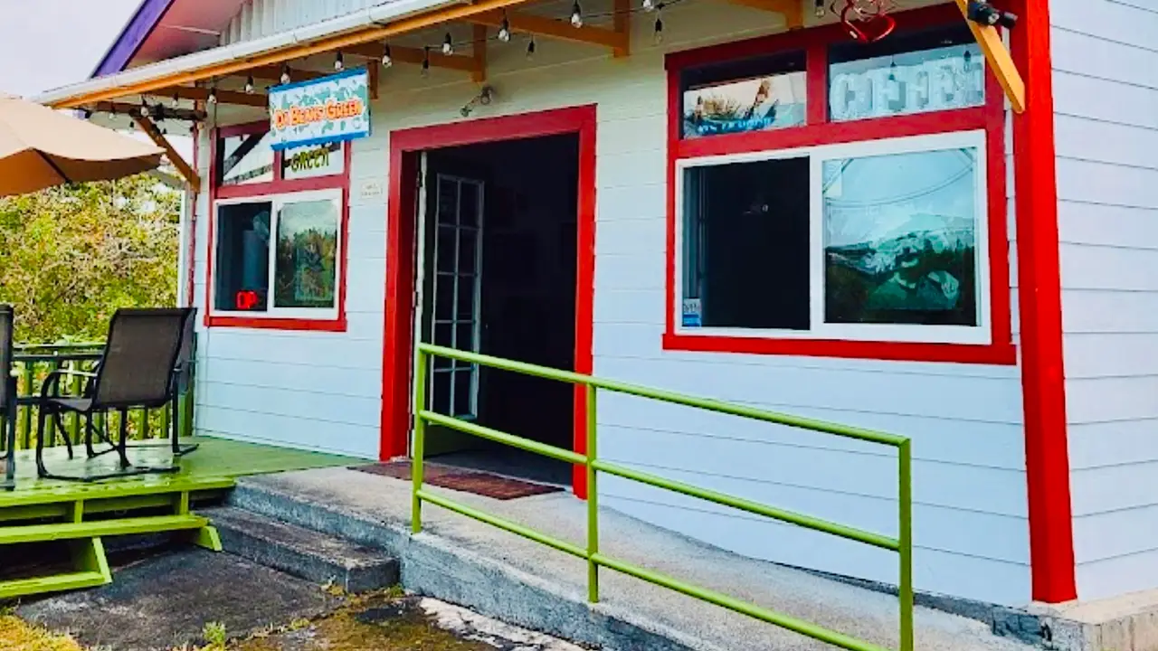 A must stop to or from Volcano National Park - Da Beans Green Coffee Café & Kava Lounge, Mountain View, HI