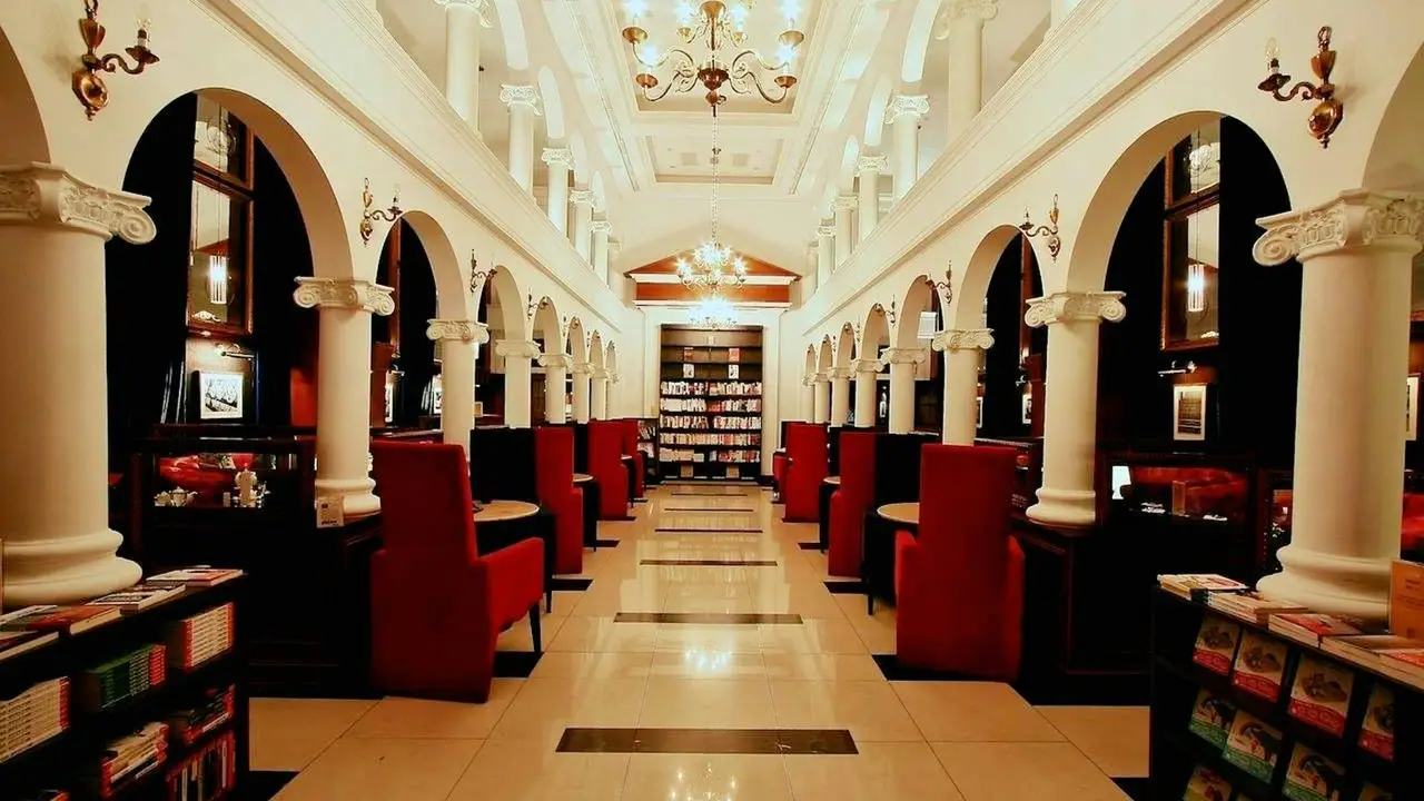 Moooon River Cafe & Books, Taipei City, TPE