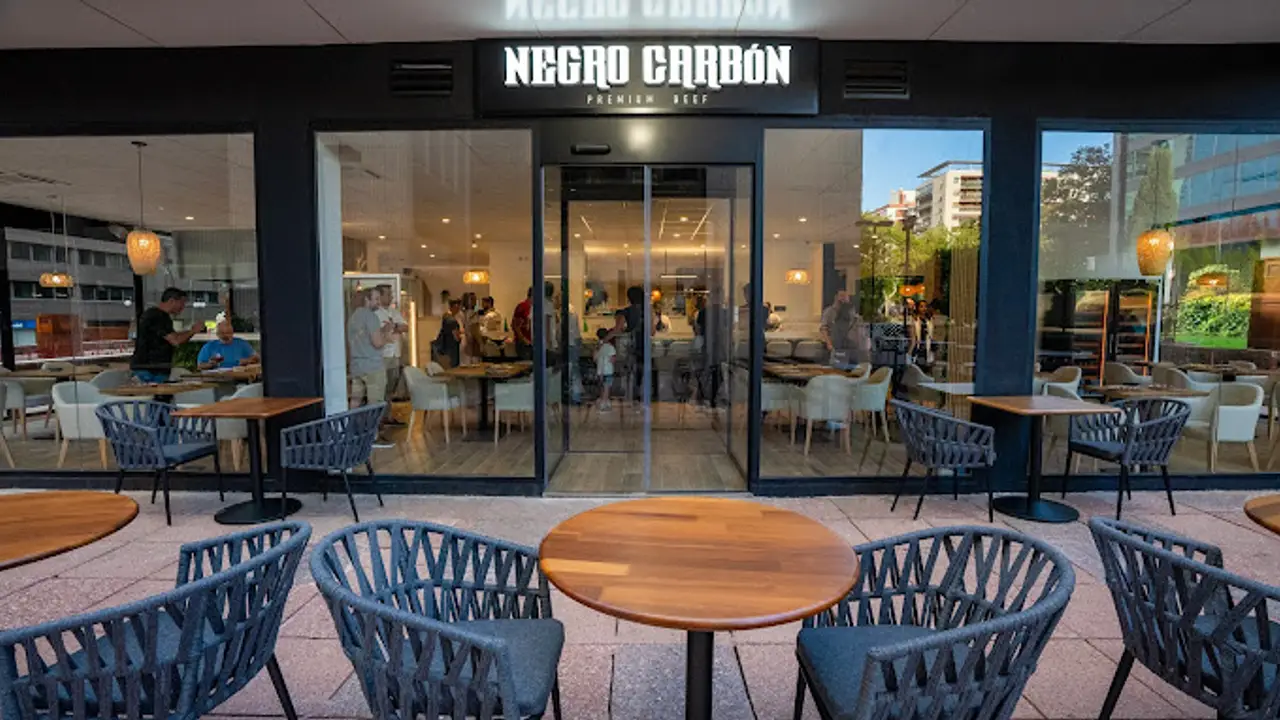 Negro Carbón Castellana, Madrid, 