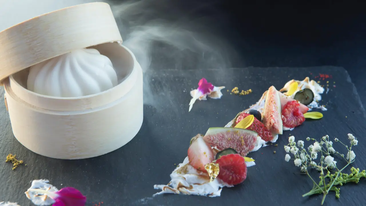 Bellevue Bar and Grill, Hong Kong, 