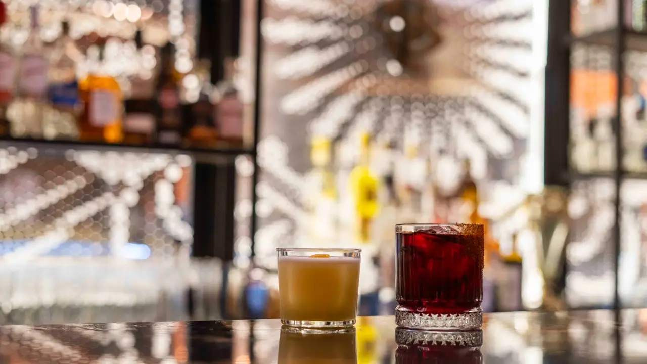 Descubre nuevas bebidas en El Cotillón de La Lonja - El Cotillón de La Lonja, San Luis Potosí, SLP