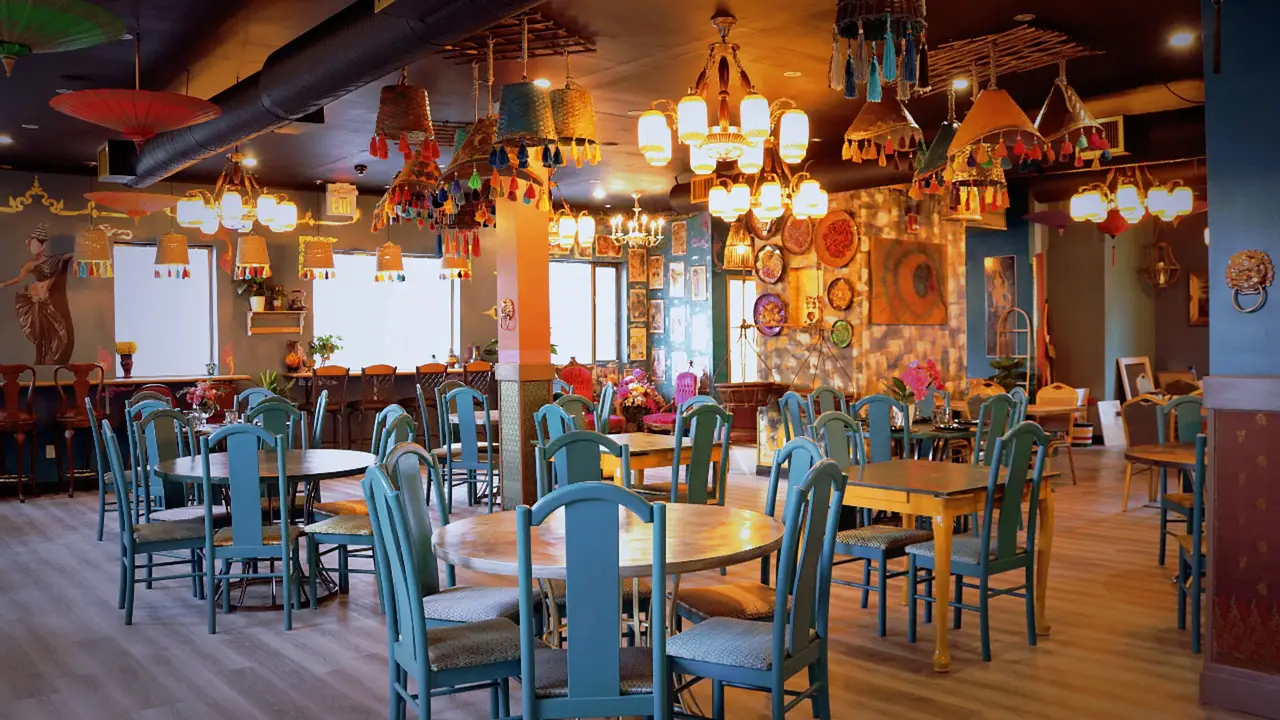 Auttarote Thai Cuisine, Calgary, AB
