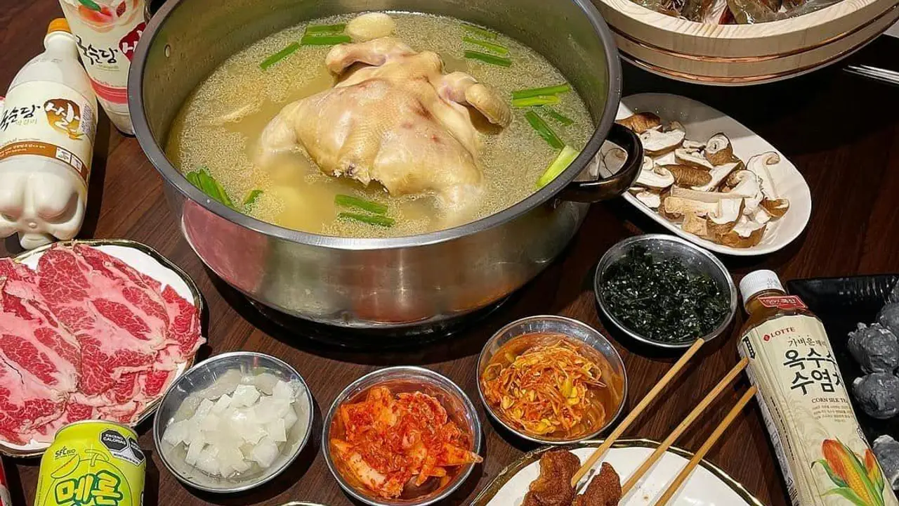 朋月栻 宗음식 含吃一隻雞 土城店, Taipei City, TPE