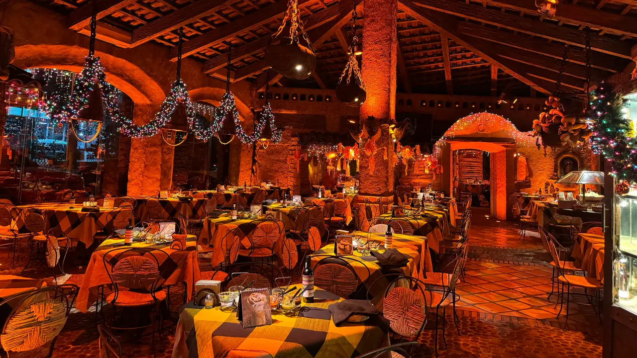 Restaurante mexicano con platillos a la parrilla - Taqueiros, Zapopan, JAL