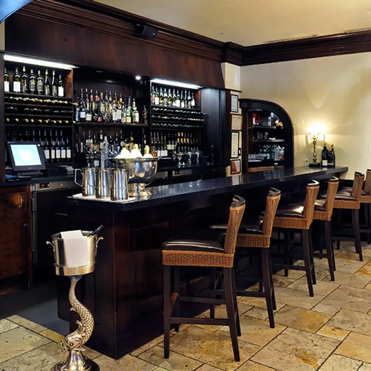 Bar at Restaurant Oban Inn - Restaurant Oban Inn, Niagara-on-the-Lake, ON