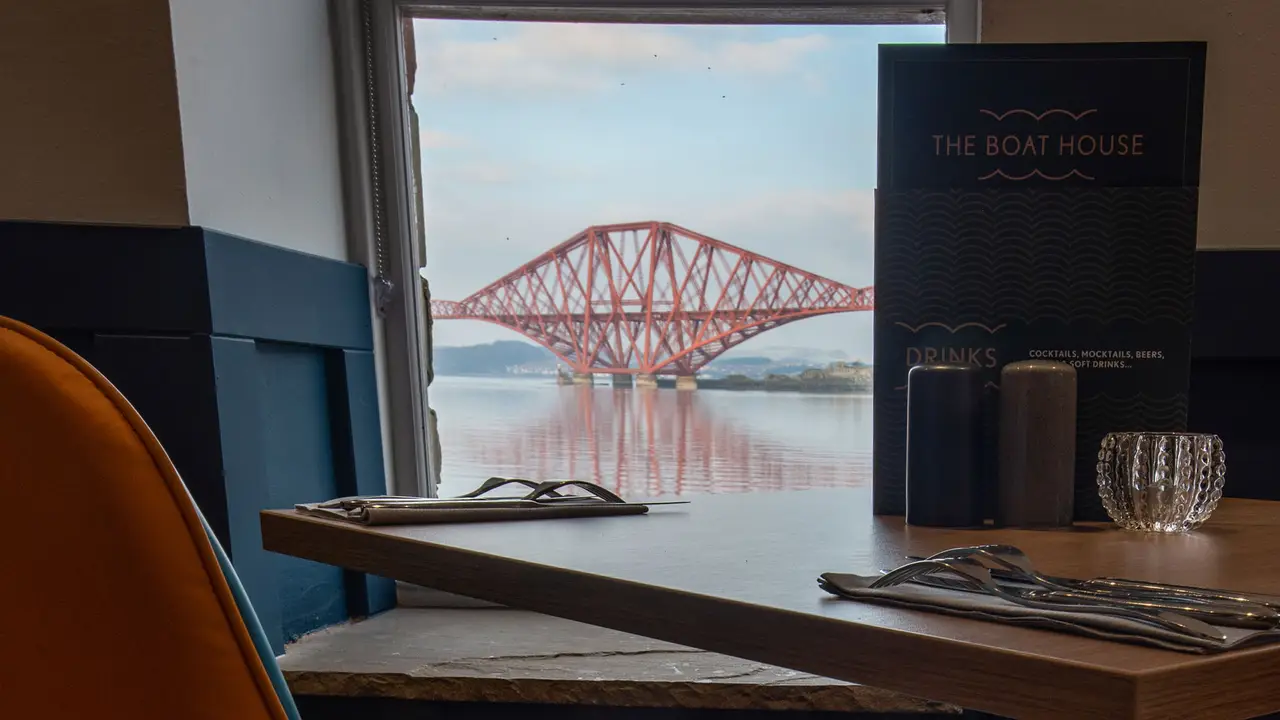 Rogue Bros at the Boathouse, South Queensferry, Edinburgh