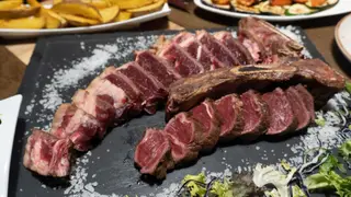 Una foto del restaurante Número Uno Steakhouse