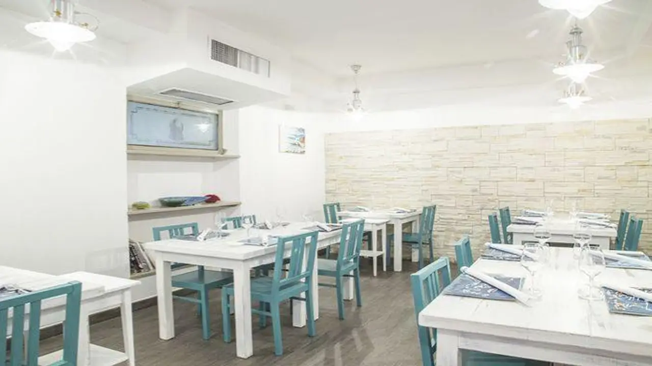 Molo Diciassette, Lido di Ostia, LA