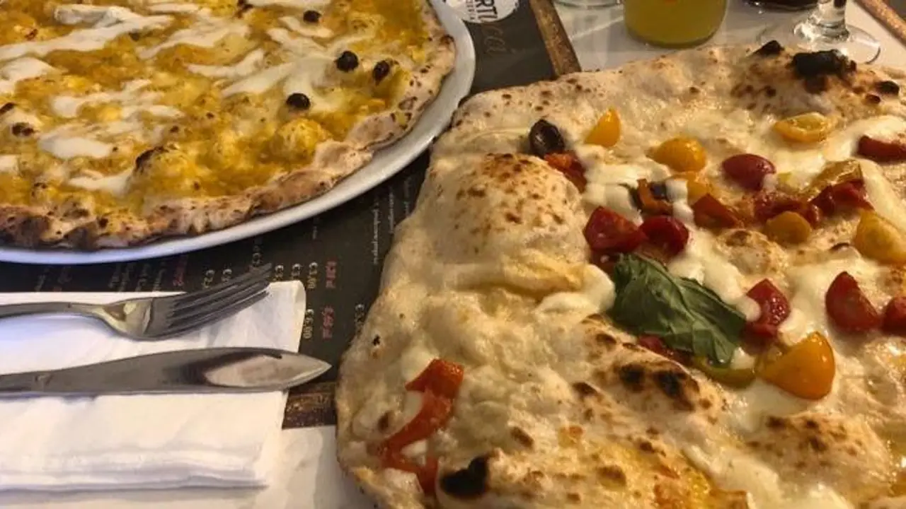 Pizzeria Martucci - Chiaia, Naples, CM