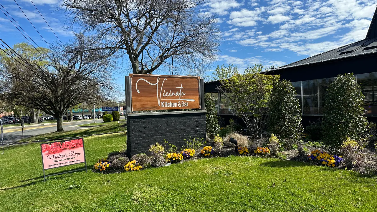 Italian Kitchen &amp; Bar - Vicinato Kitchen & Bar, Hauppauge, NY