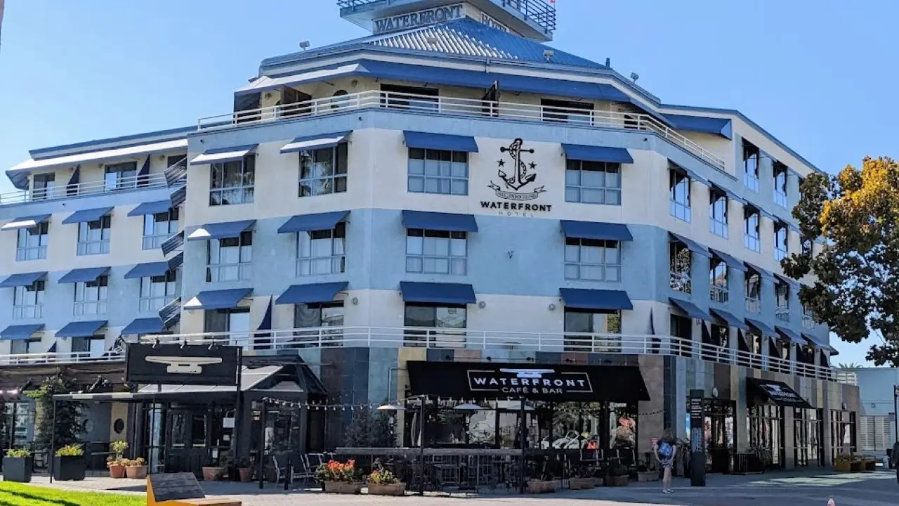 Waterfront Bar & Cafe, Oakland, CA