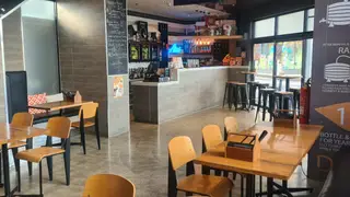 Una foto del restaurante Must Bar