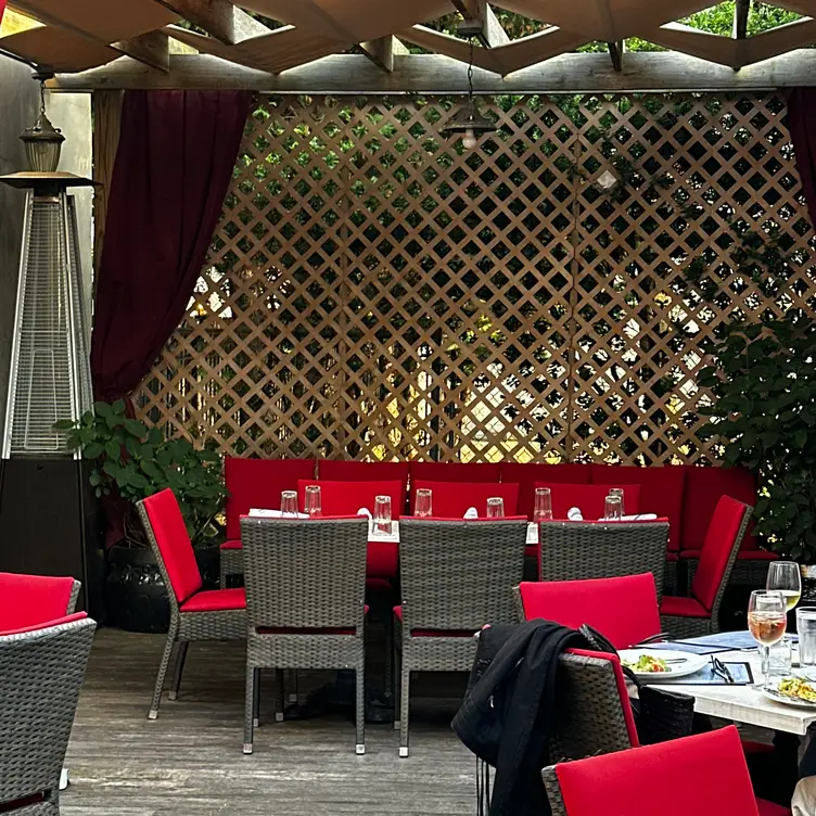 Aperitif Bistro - Rockville Centre, Rockville Centre, NY