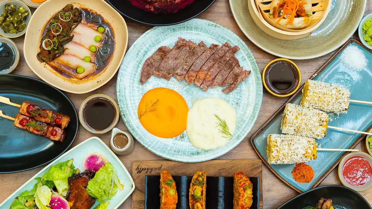 The way to eat sushi  - Pubbelly Insurgentes, Ciudad de México, CDMX
