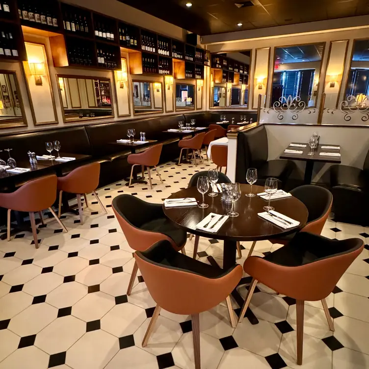 The Parisian Restaurant & Wine bar, Jupiter, FL