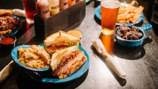 Una foto del restaurante Mojo Hogtown Bar-b-que
