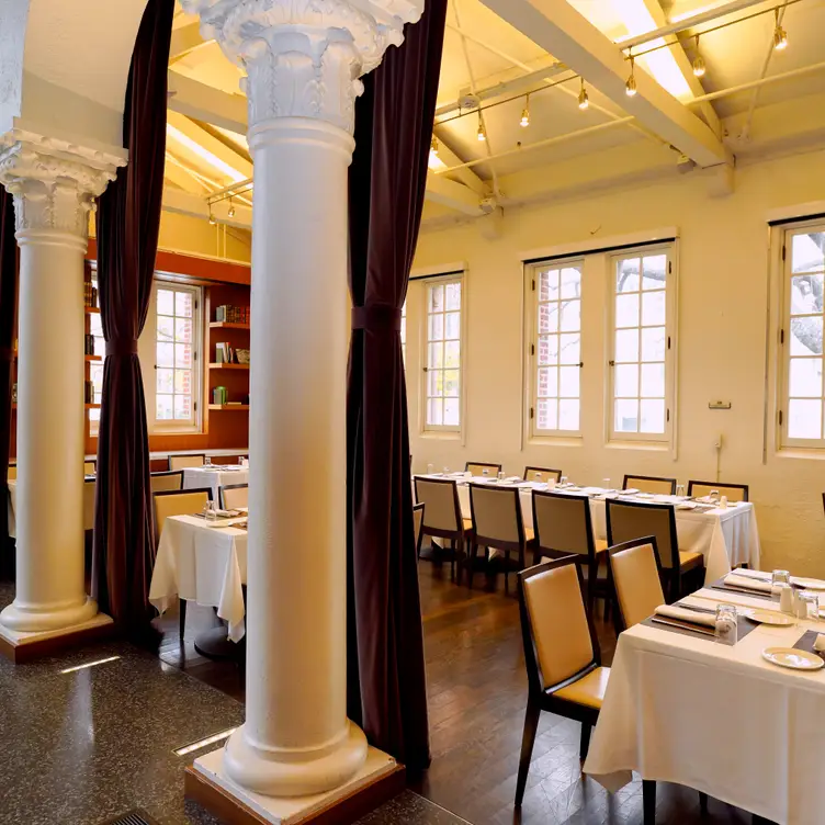 Aesthetic Dining Area at The University Club - USC University Club, Los Angeles, CA