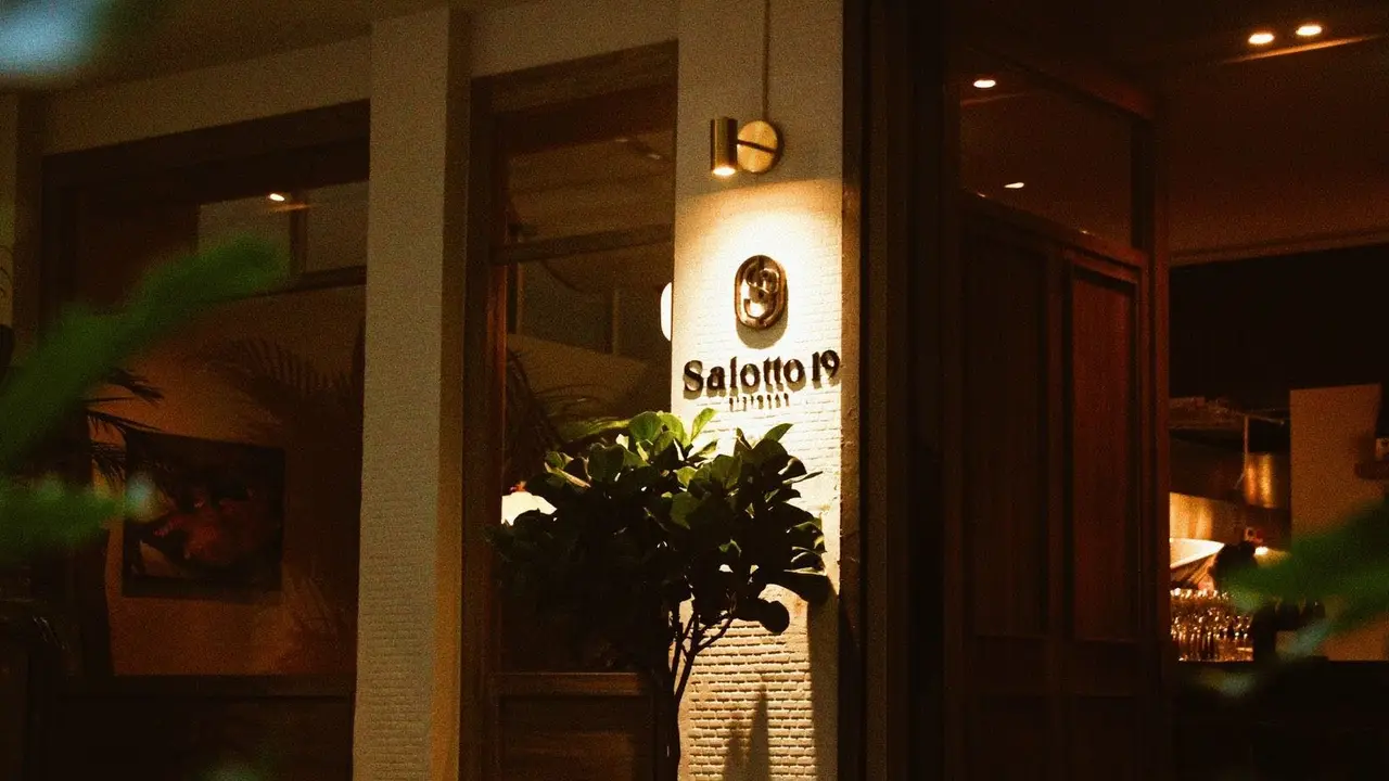 Salotto 19 食酒客廳, Taipei City, TPE