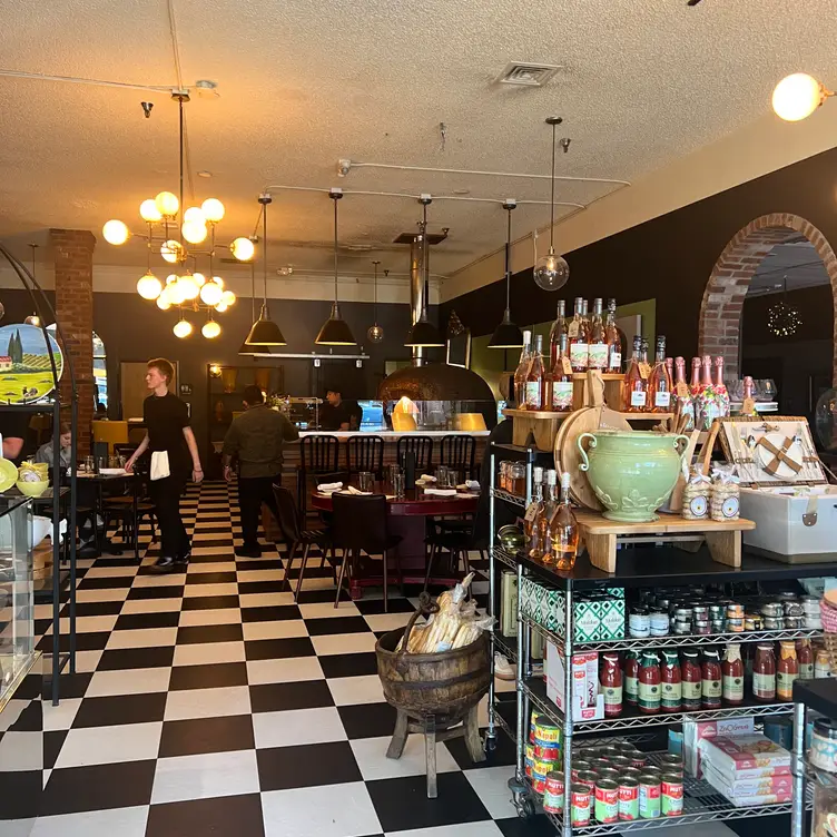 Nicoletta's Table and Marketplace, Lake Oswego, OR