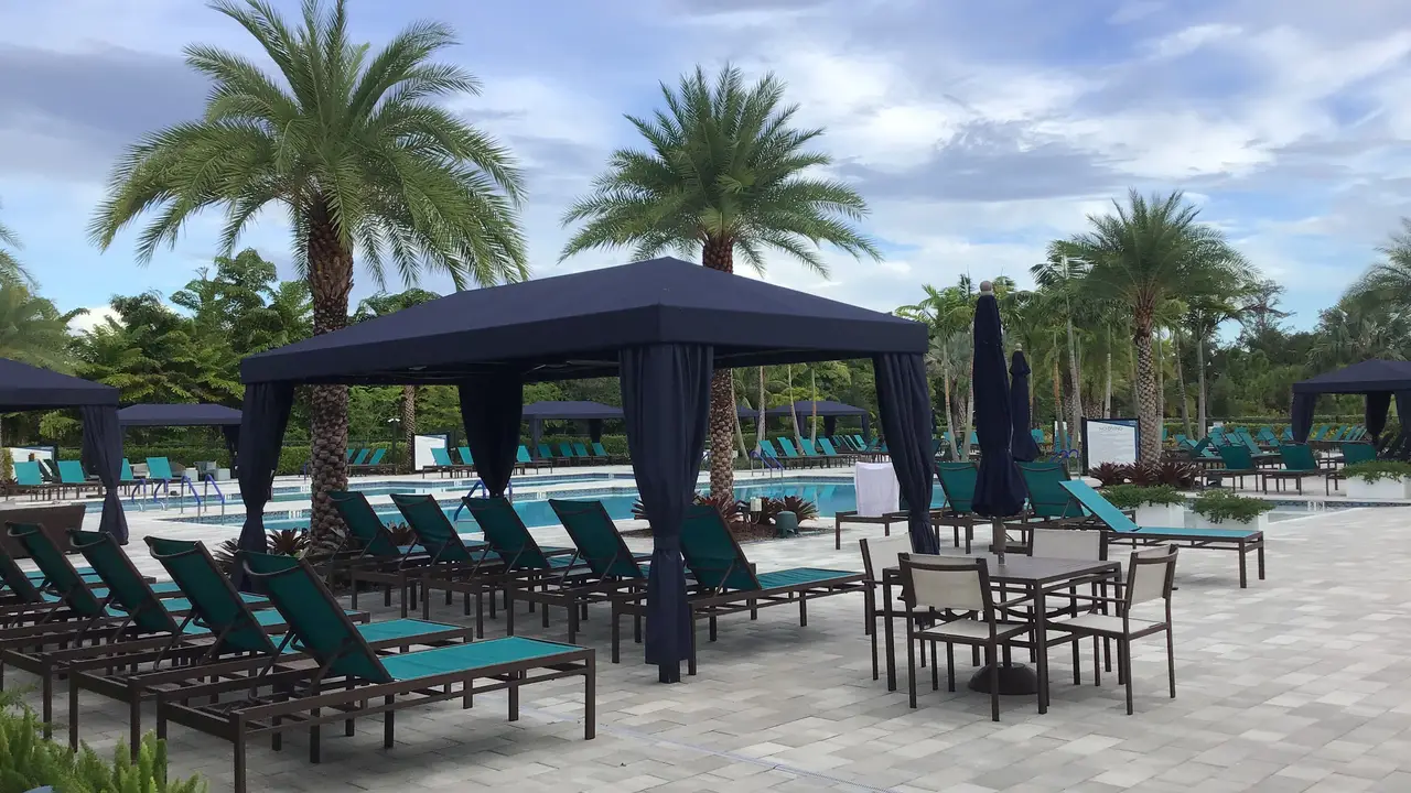 Lux Grill, Boynton Beach, FL